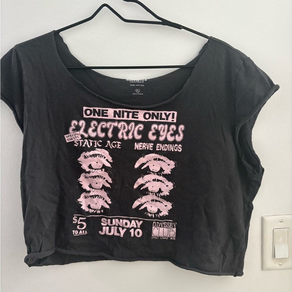 Hollister Black and Pink Graphic Crop Top